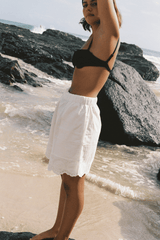 COMMONPLACE ESSENTIALS Alba Short - White SzL