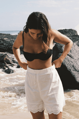 COMMONPLACE ESSENTIALS Alba Short - White SzL