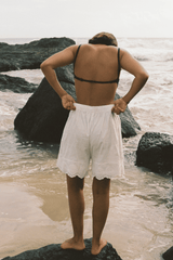 COMMONPLACE ESSENTIALS Alba Short - White SzL