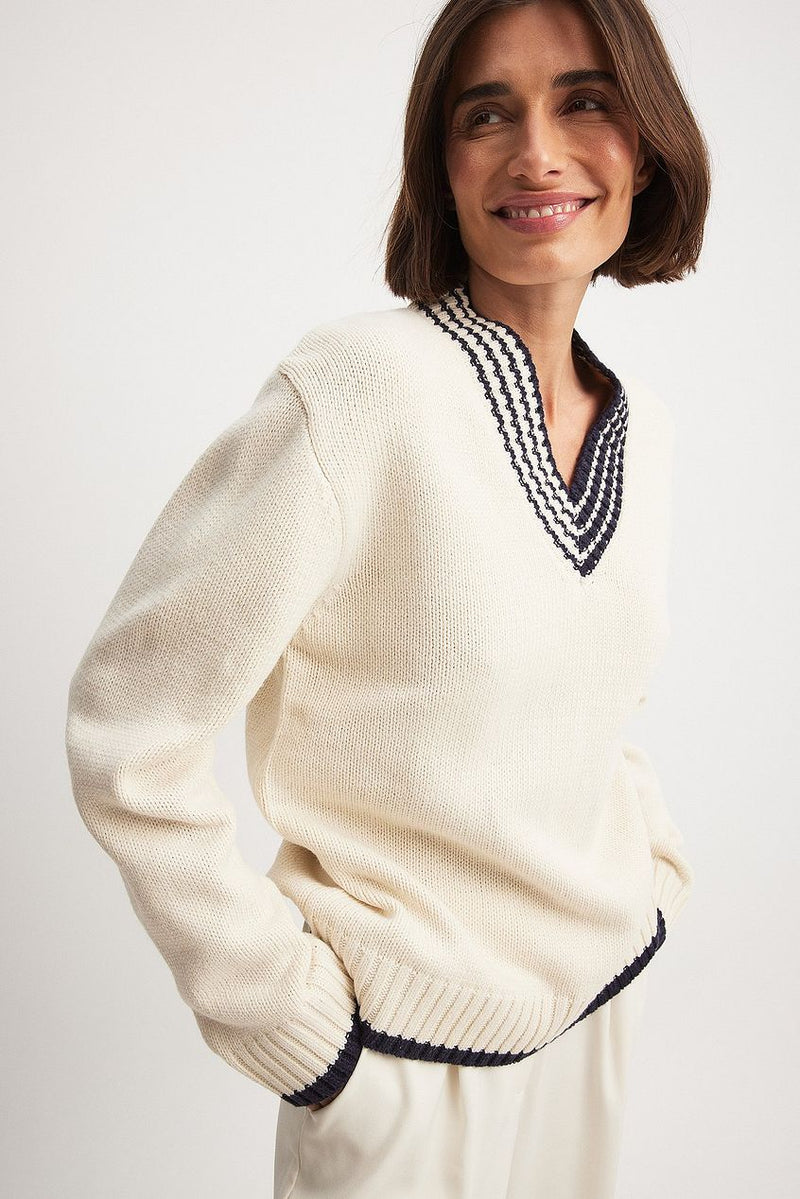 NA-KD Oversize V-Neck Sweater -Offwhite